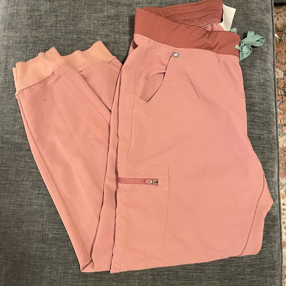 FIGS Zamora Joggers in Mineral Mauve--Medium - Picture 2 of 4